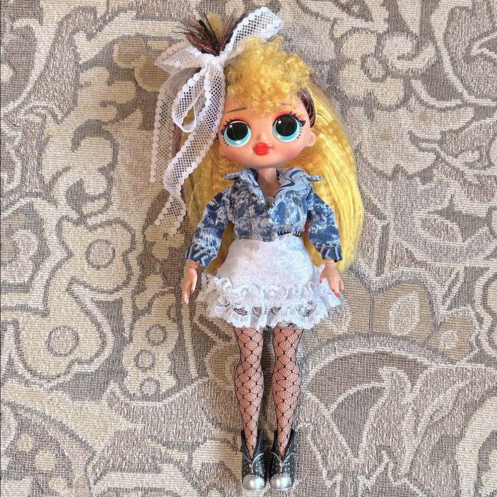 LOL Surprise! OMG Remix POP B.B. Doll.